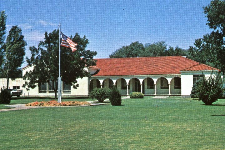 City Hall, 1970; g.1981.037.004.c; button col.